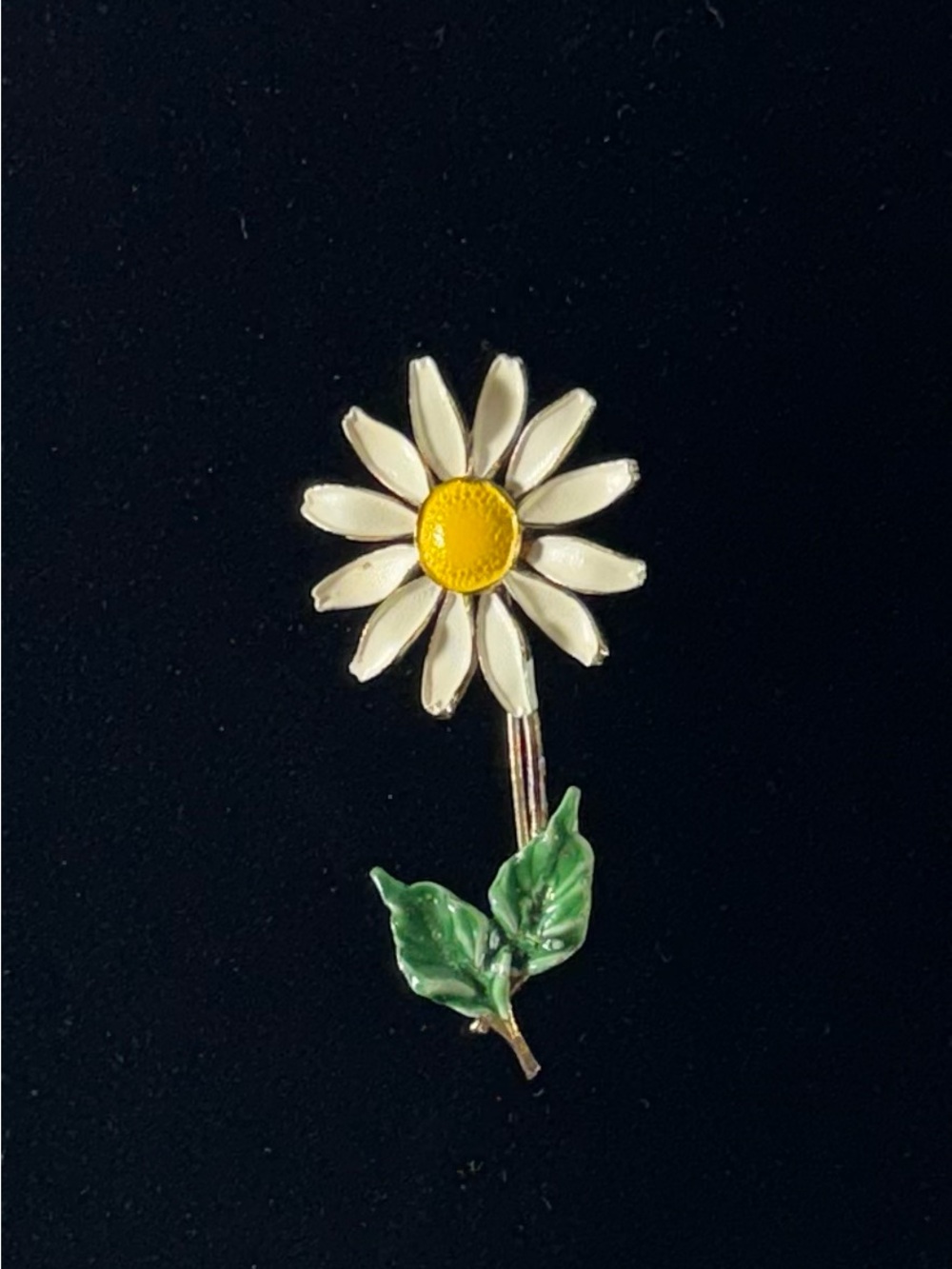 Vintage White & Yellow Daisy Brooch with Green Leaves
